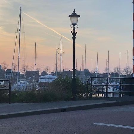 Gezellige Pipo Met Grote Schommel Aan Het Water Villa Medemblik Buitenkant foto