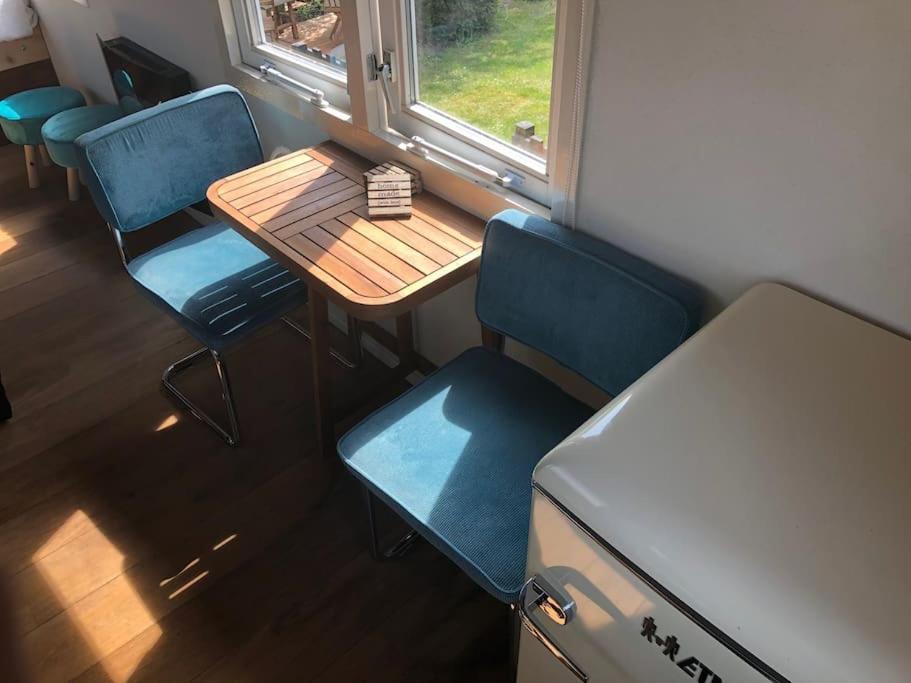 Gezellige Pipo Met Grote Schommel Aan Het Water Villa Medemblik Buitenkant foto