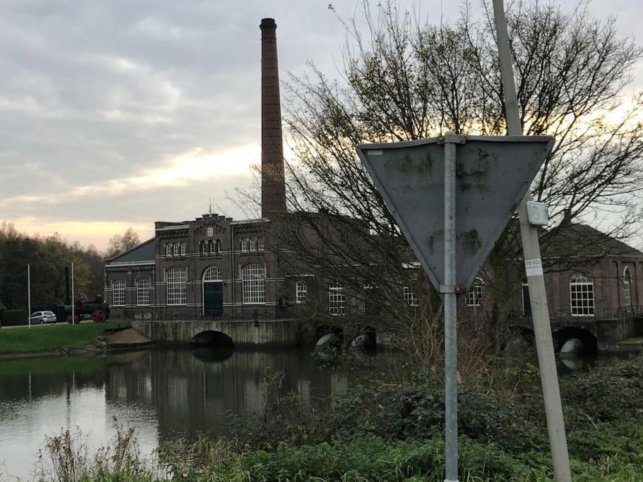 Gezellige Pipo Met Grote Schommel Aan Het Water Villa Medemblik Buitenkant foto