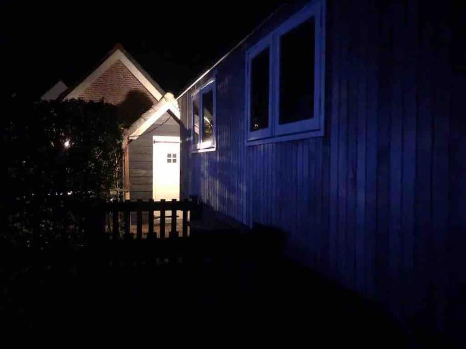 Gezellige Pipo Met Grote Schommel Aan Het Water Villa Medemblik Buitenkant foto