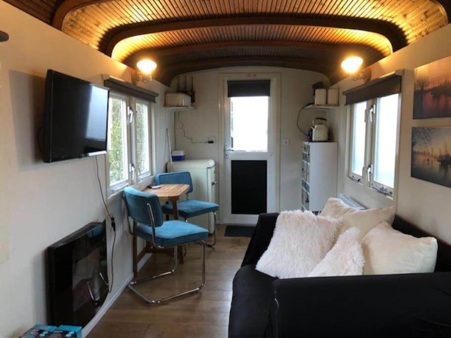 Gezellige Pipo Met Grote Schommel Aan Het Water Villa Medemblik Buitenkant foto