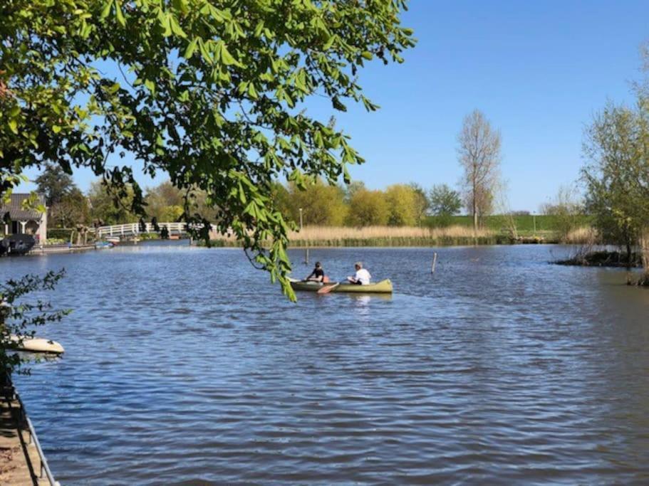 Gezellige Pipo Met Grote Schommel Aan Het Water Villa Medemblik Buitenkant foto