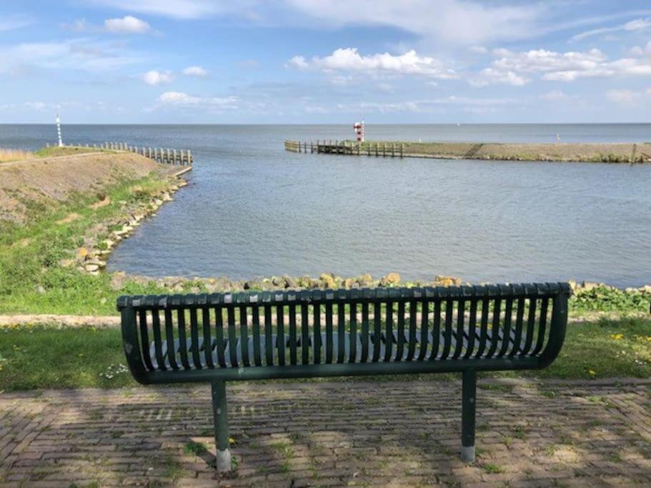 Gezellige Pipo Met Grote Schommel Aan Het Water Villa Medemblik Buitenkant foto